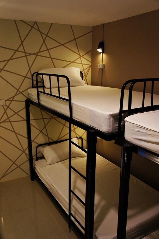Link Corner Hostel Bangkok Exterior photo